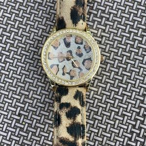 ⚜️Faux Leather Cheetah Watch!